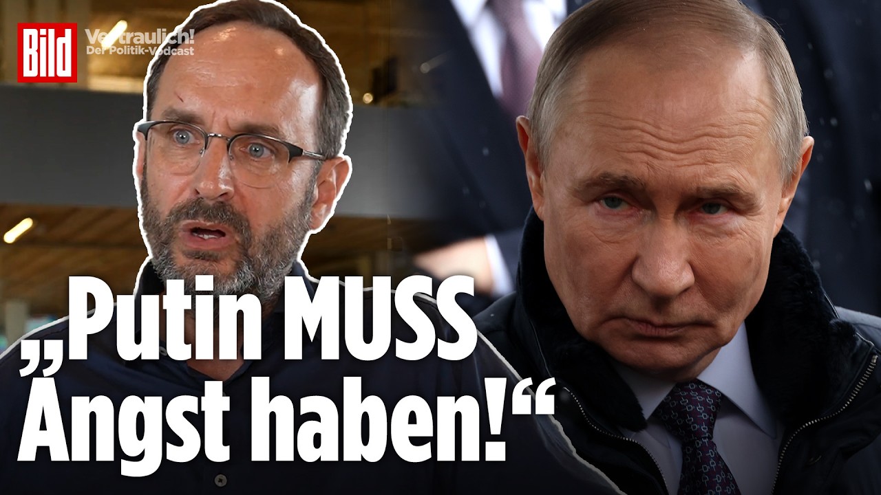 Wladimir Putin auf der Tribüne des Lenin-Mausoleums bei der Propaganda-Parade zum 9. Mai in Moskau