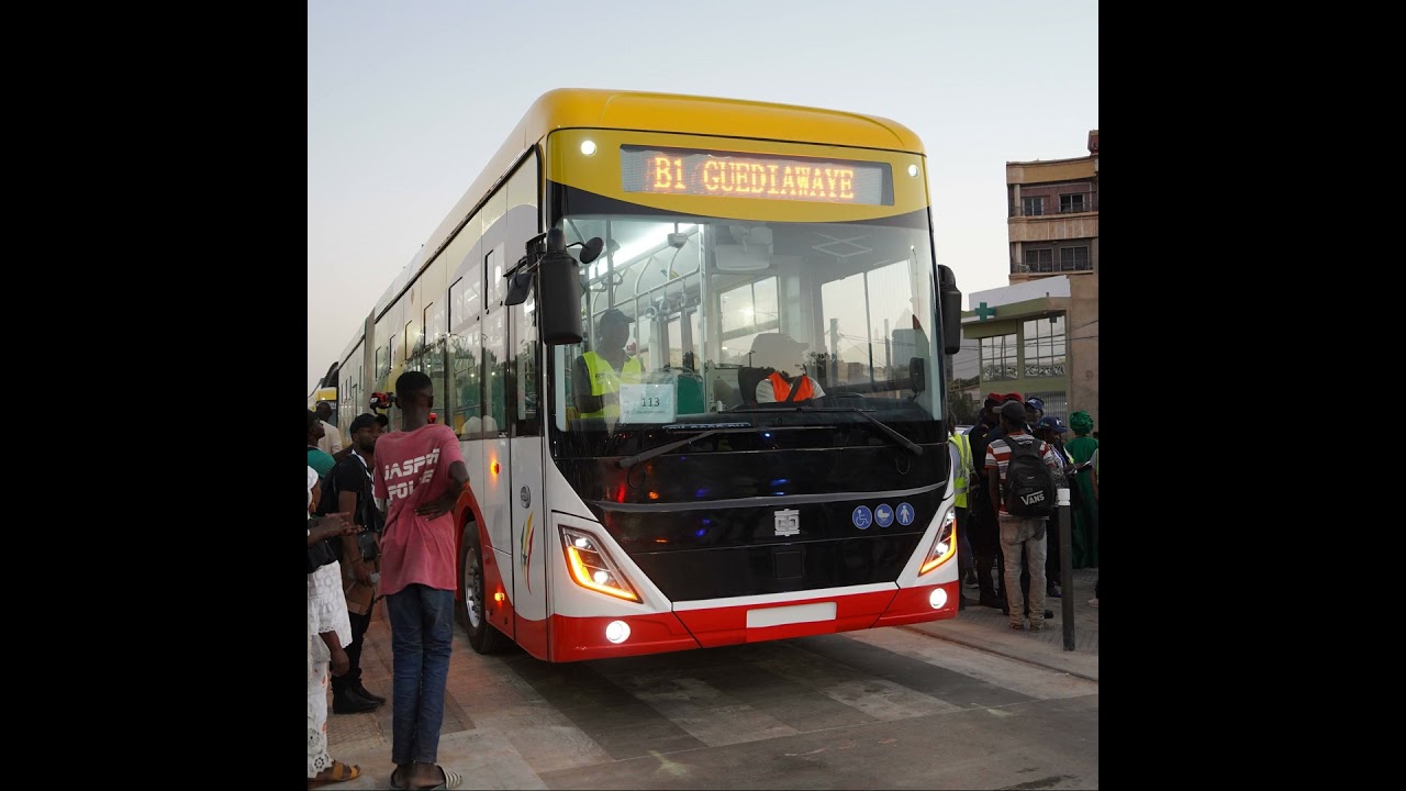 Erdgasbusse im Stadtverkehr von Dakar, Senegal – EU-Subventionen Afrika für Nahverkehrsprojekte