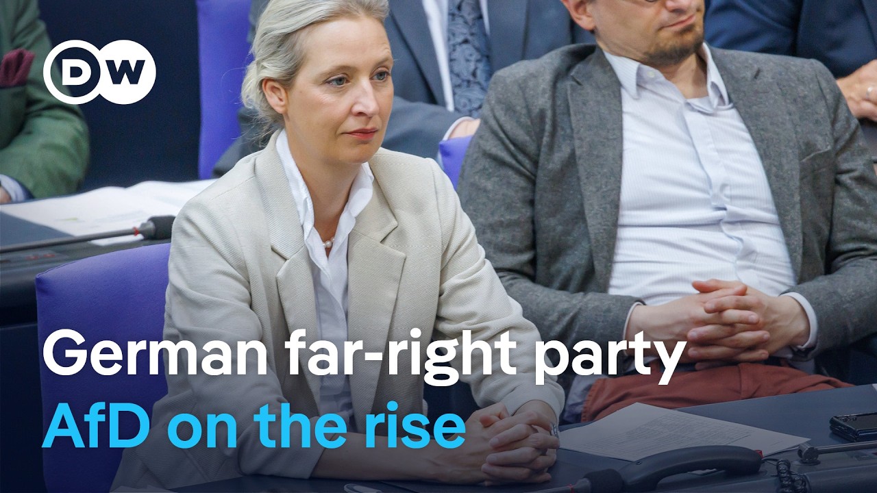 Wahlplakate der AfD und CDU nebeneinander – AfD stärkste Partei laut aktuellen Umfragen in Deutschland