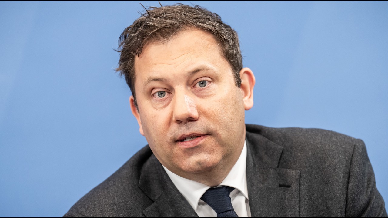 Bundesfinanzminister Lars Klingbeil bei der Pressekonferenz zur 170. Steuerschätzung 2026 in Berlin