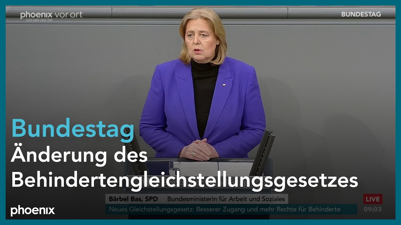 Plenarsaal des Deutschen Bundestages während der Debatte zum Behindertengleichstellungsgesetz mit Redner am Podium
