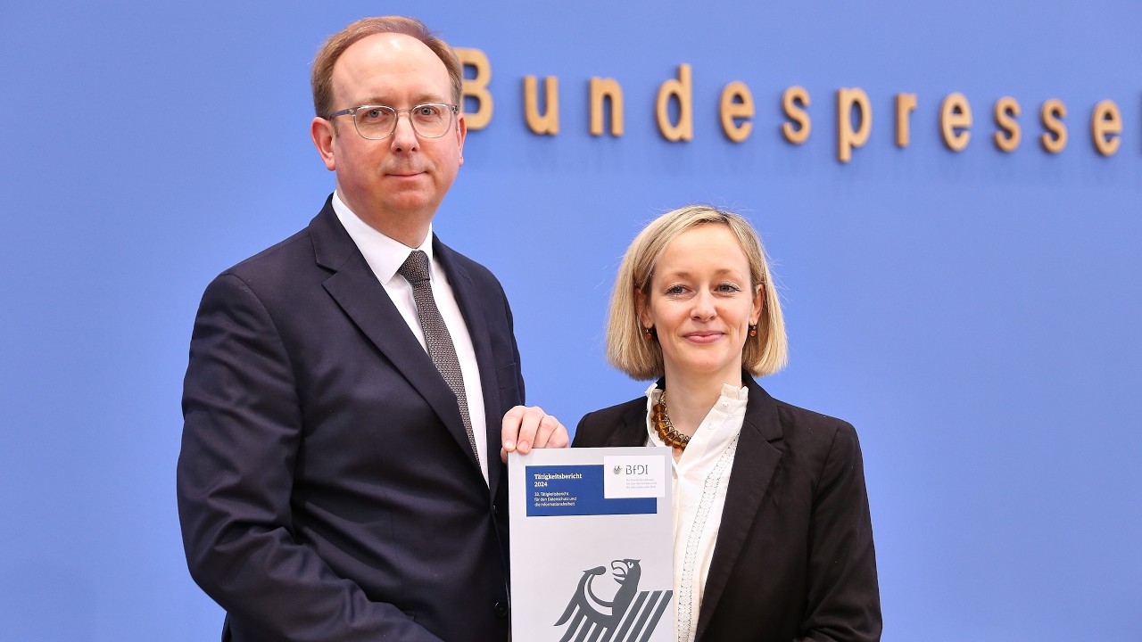 Bundesbeauftragte für Datenschutz 2025 präsentiert Tätigkeitsbericht in der Bundespressekonferenz Berlin