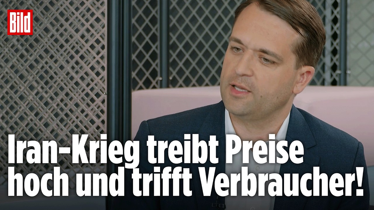 Ölpreis Iran-Krieg – Ölförderanlage im Nahen Osten mit stark schwankendem Ölpreis-Chart im Hintergrund nach dem Iran-Krieg