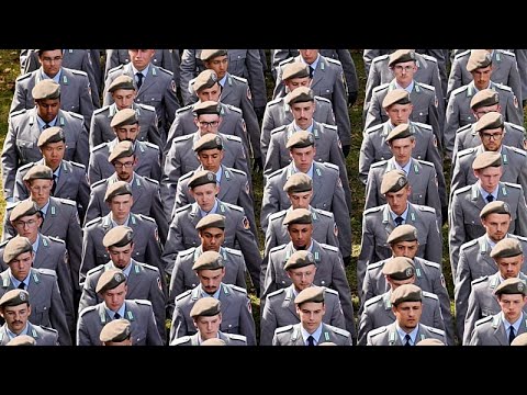 Wehrdienst Europa – Soldaten der Bundeswehr bei einer Musterung – neue Musterungszentren für den Wehrdienst in Deutschland e…