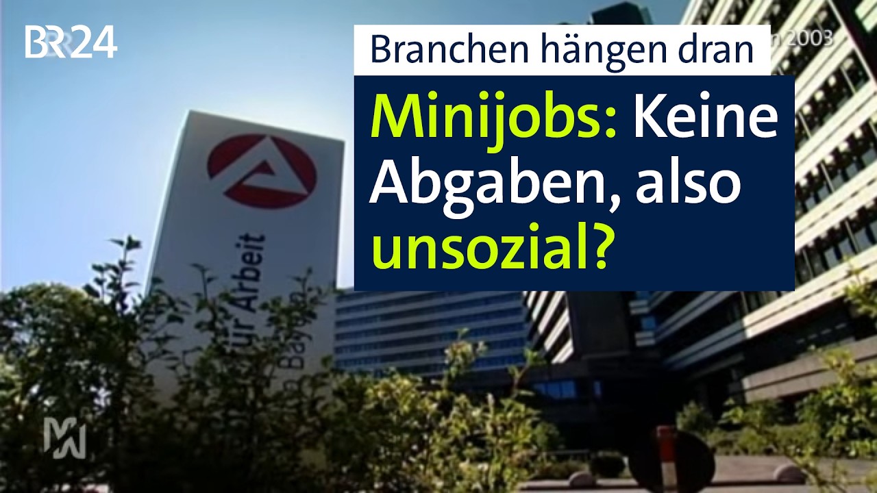 Kellnerin trägt Tablett in einem Restaurant – Minijob in der Gastronomie als Zuverdienst