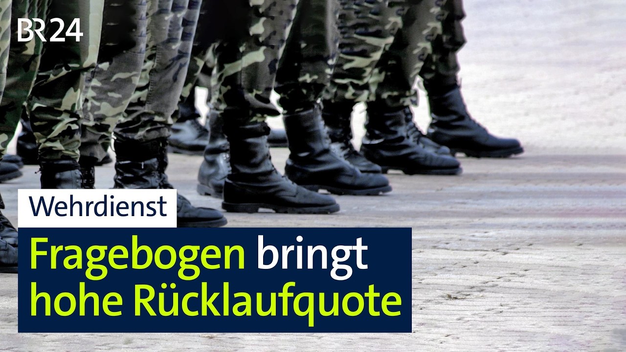 Schüler demonstrieren mit Plakaten gegen die Wehrpflicht, Wehrdienst Fragebogen der Bundeswehr im Hintergrund
