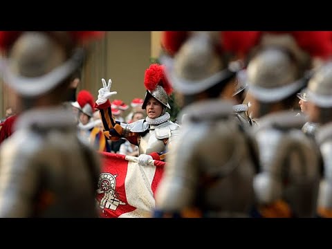 Schweizergardisten Vereidigung – Papst Leo XIV. bei der Vereidigung neuer Schweizergardisten im Vatikan in ihren traditionel…