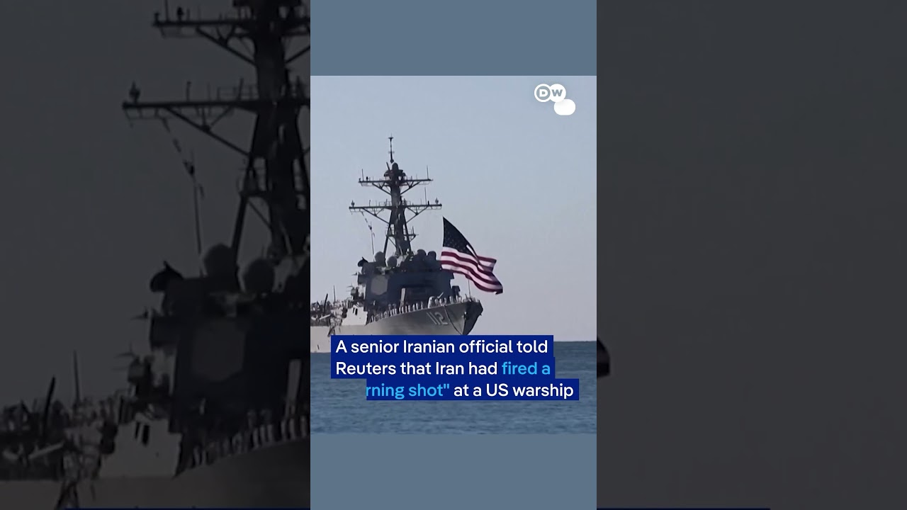 US-Kriegsschiff und iranische Patrouillenboote in der Straße von Hormus bei angespannter Lage