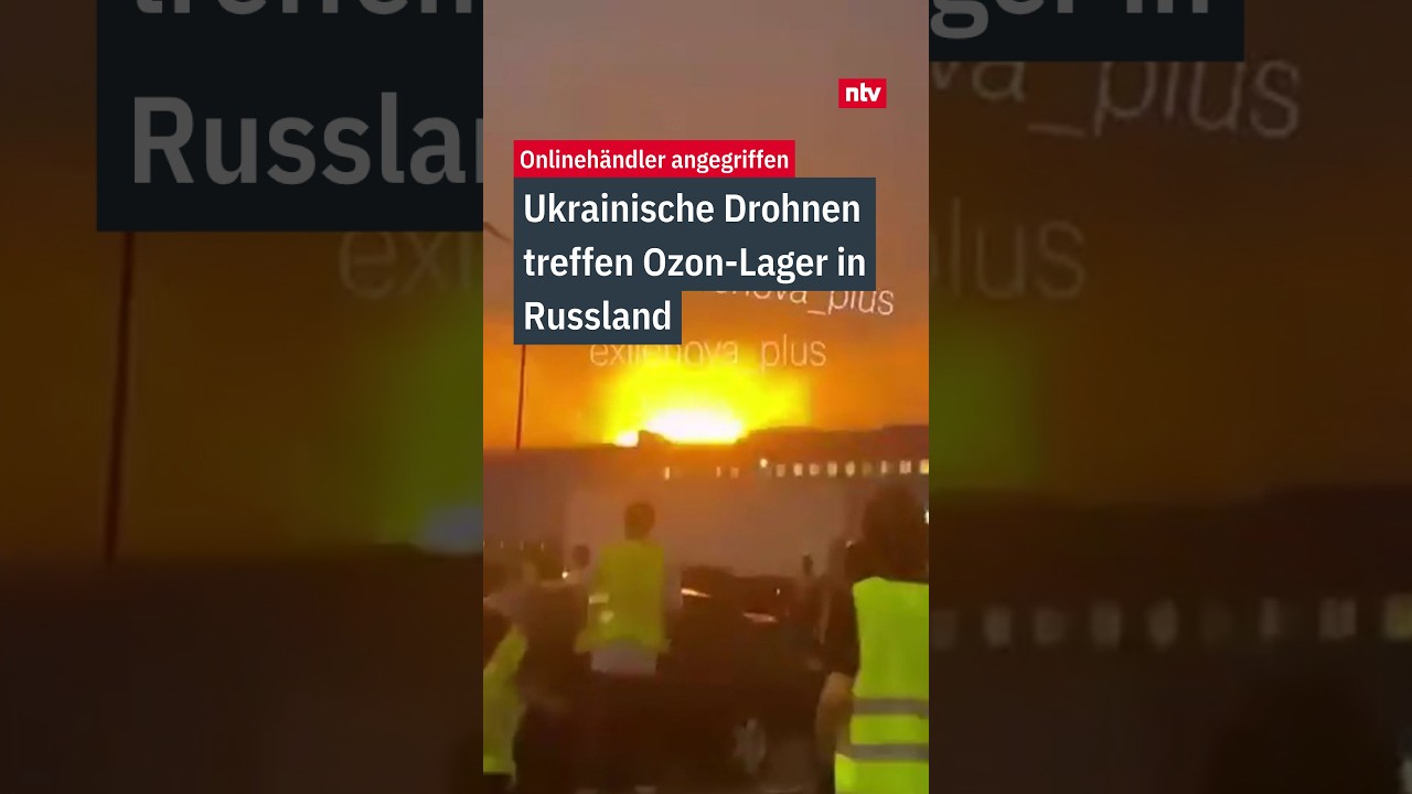 Ozon-Lager Drohnenangriff – Brennendes Ozon-Lager in Russland nach ukrainischem Drohnenangriff, Rauchsäule über Lagerhalle