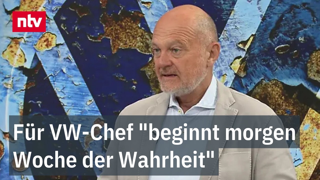 VW-Werk von außen mit Volkswagen-Logo – Symbol der anhaltenden VW-Krise und drohenden Werksschließungen