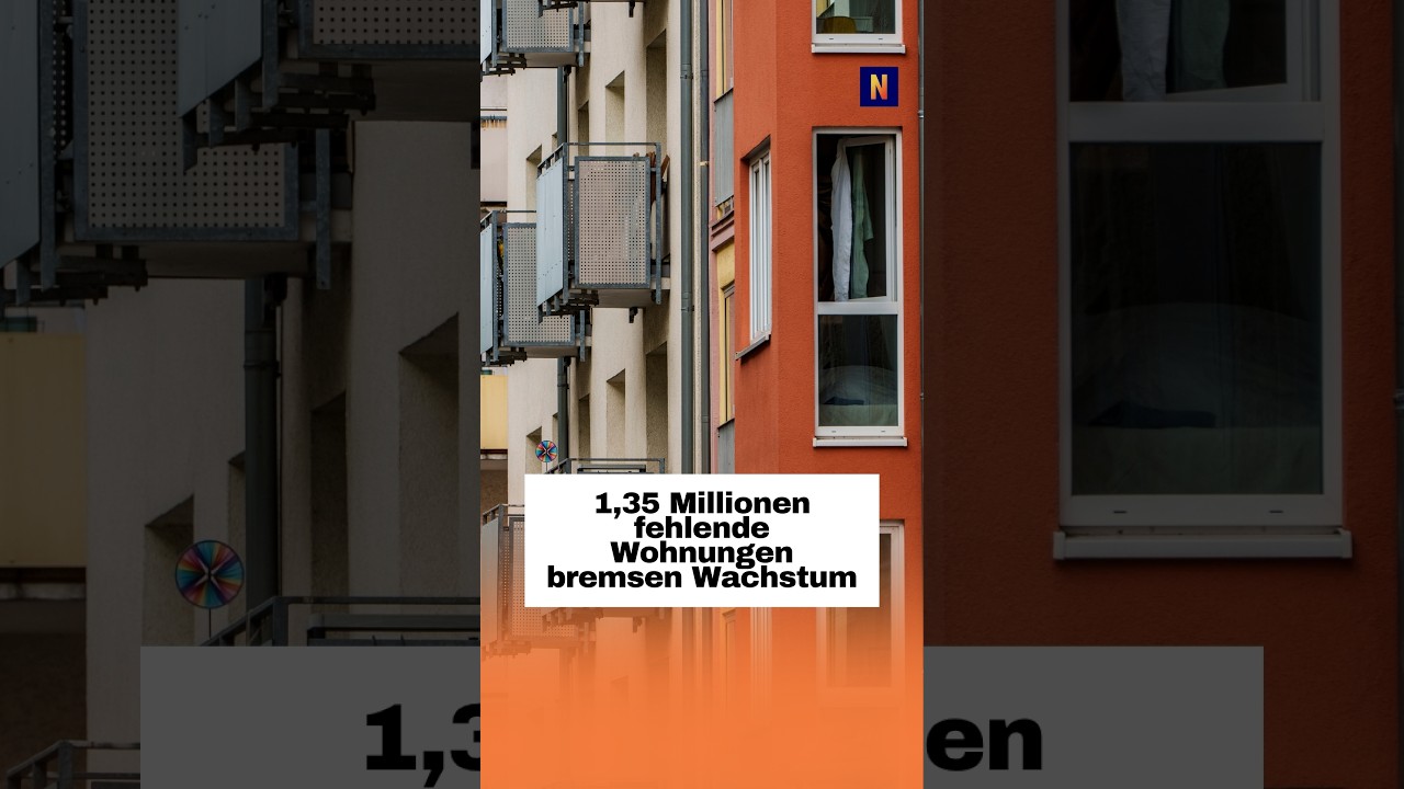 Baustelle mit Kränen und Rohbauten – Wohnungsmangel in Deutschland trotz dringendem Bedarf an Neubauwohnungen