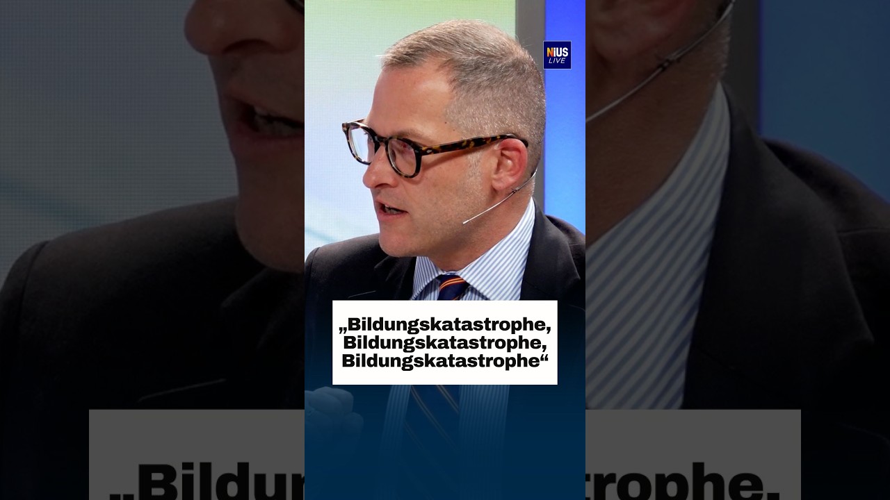 Leere Schulklasse in Deutschland – Symbol der Bildungskatastrophe mit verfallender Unterrichtsqualität
