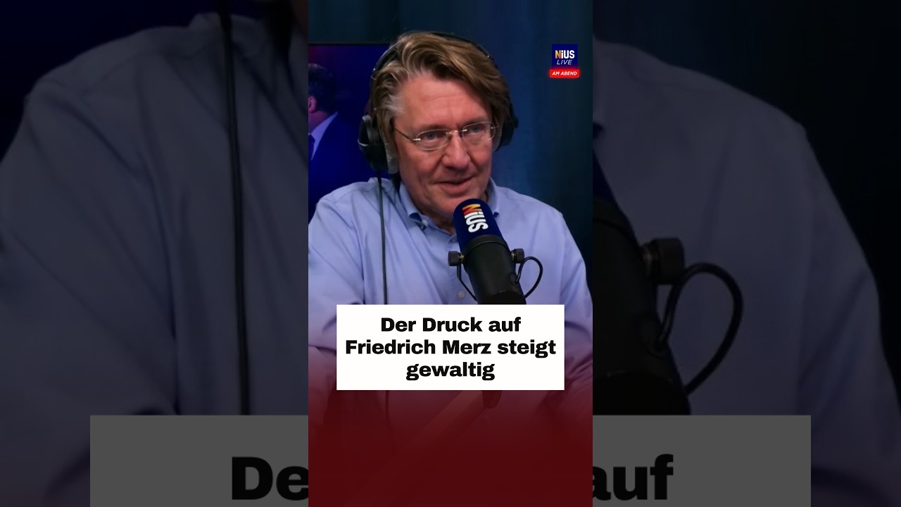 Friedrich Merz am Rednerpult, der Druck auf Friedrich Merz innerhalb der CDU wächst angesichts sinkender Umfragewerte