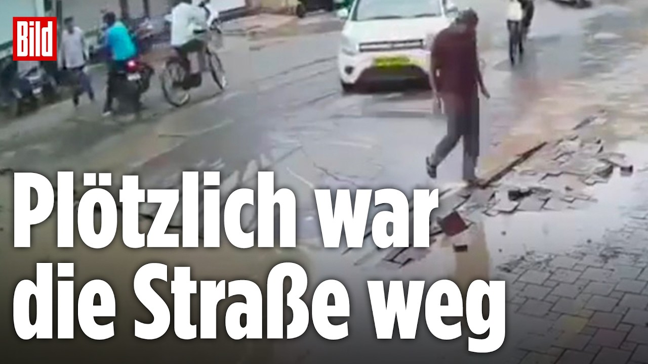 Wasserleitung Straße – Eingebrochene Straße in Indien nach Bersten einer Wasserleitung – tiefe Grube im Asphalt