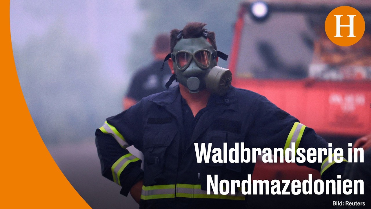 Waldbrand Balkan – Feuerwehrleute bekämpfen einen Waldbrand am Balkan inmitten dichtem Rauch und hohen Temperaturen