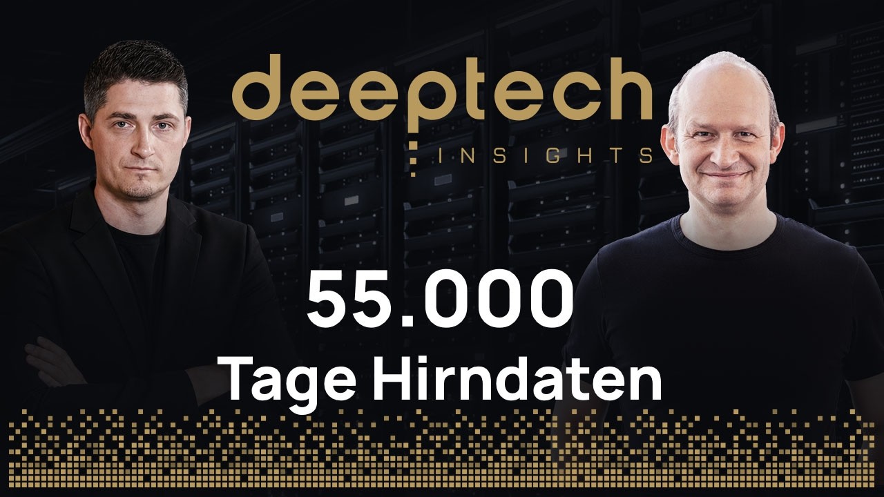 Nahaufnahme eines Brain-Computer-Interface-Chips mit winzigen Elektroden, der auf einem Finger liegt – Brain-Computer-Interf…