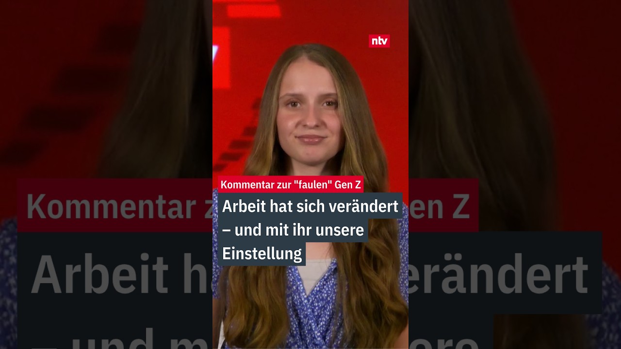 Junge Frau der Gen Z am Laptop in modernem Büro – Gen Z Arbeit und Leistungsbereitschaft im Fokus