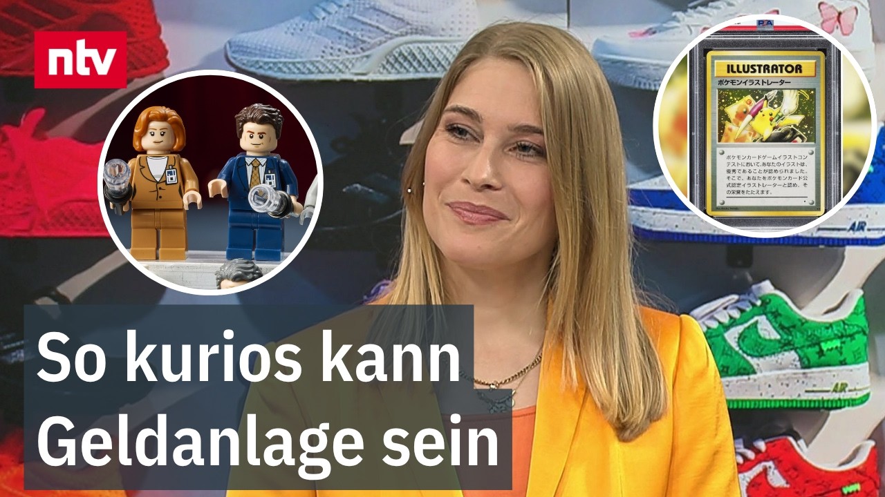 Bunte Lego-Steine, Sneaker und eine Pokémon-Karte als alternative Geldanlage auf einem Tisch