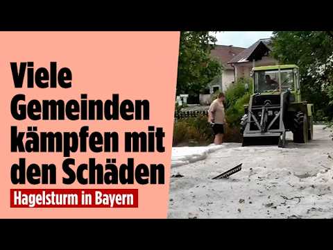 Hagel Bayern – Straße in Bayern nach Hagelunwetter mit golfballgroßen Hagelkörnern unter dicker Eisschicht im Sommer