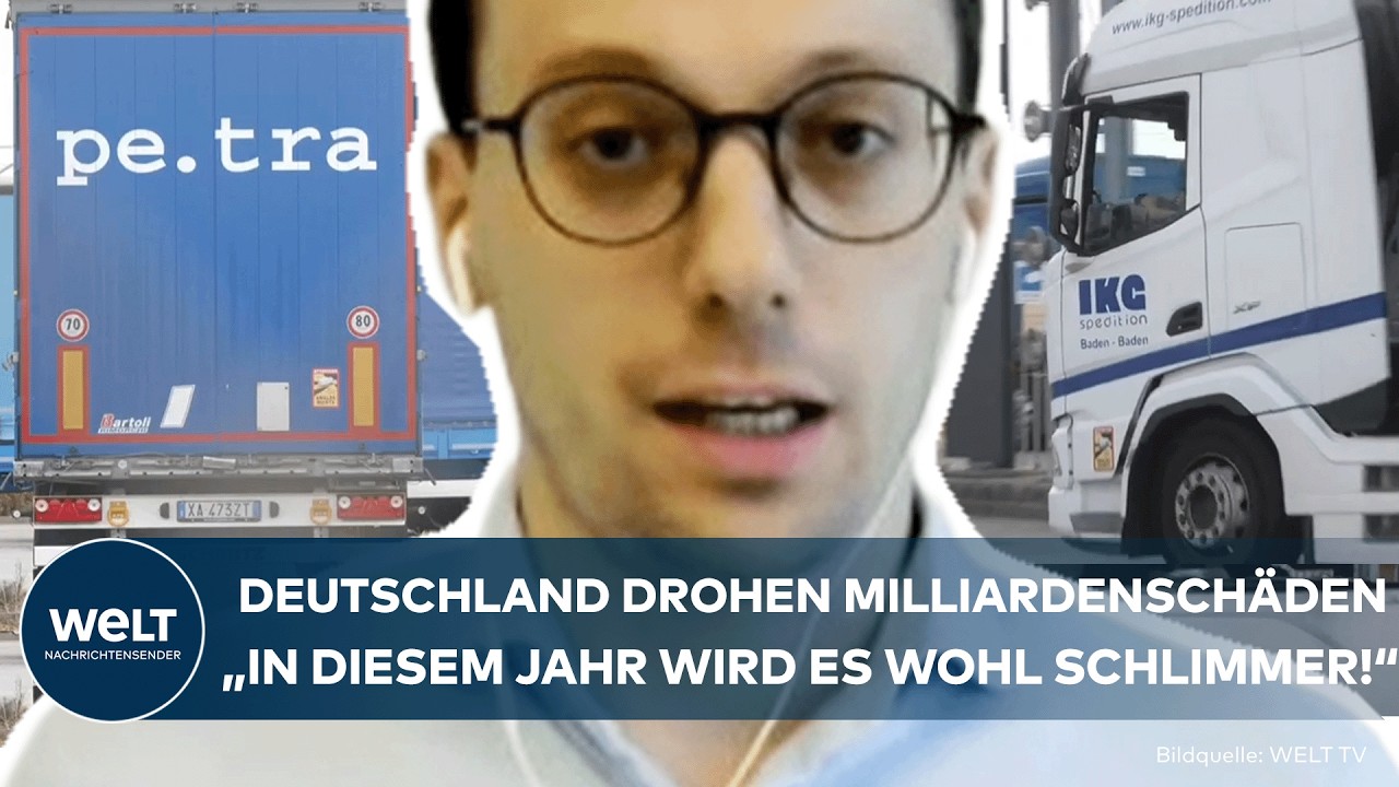 Frachtschiff auf dem Rhein bei Niedrigwasser, trockene Ufer und sichtbare Sandbänke verdeutlichen den Niedrigwasser Rhein