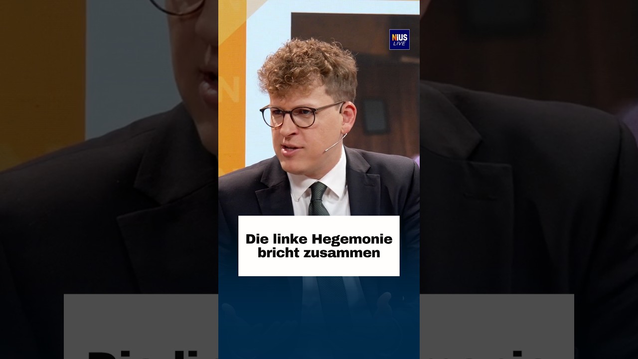 Demonstranten mit Transparenten auf einer politischen Kundgebung – Symbol für linke Hegemonie und gesellschaftlichen Wandel …