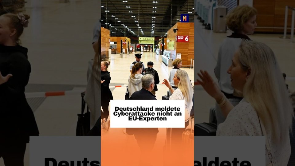 Cyberattacke Flughafen – Anzeigetafel an einem europäischen Flughafen nach einer Cyberattacke auf IT-Systeme der Passagierab…