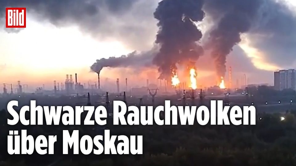 Drohnenangriff auf Moskau – Schwarze Rauchwolken über Moskau nach ukrainischem Drohnenangriff auf die Capotnja-Raffinerie