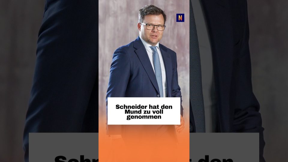 SPD-Umweltminister Schneider am Rednerpult im Bundestag, im Hintergrund Abgeordnete – Debatte über CO2-Preis und Spritpreise