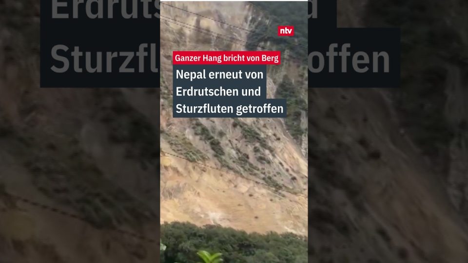 Erdrutsch Nepal – Überschwemmte Straße in Nepal nach schwerem Erdrutsch und Sturzflut durch Monsunregen
