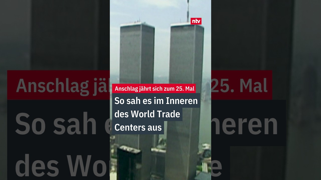 Historische Innenaufnahme des World Trade Centers mit Blick auf Aufzüge und Büroflächen der Twin Towers in New York