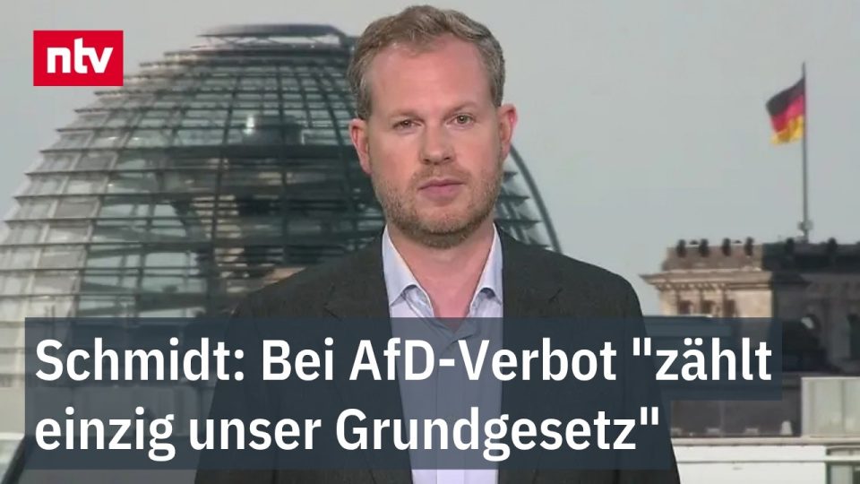 AfD-Verbot – Symbolbild AfD-Parteiverbot – Bundesadler und Grundgesetz, Diskussion über verfassungsrechtliches Verbot der AfD