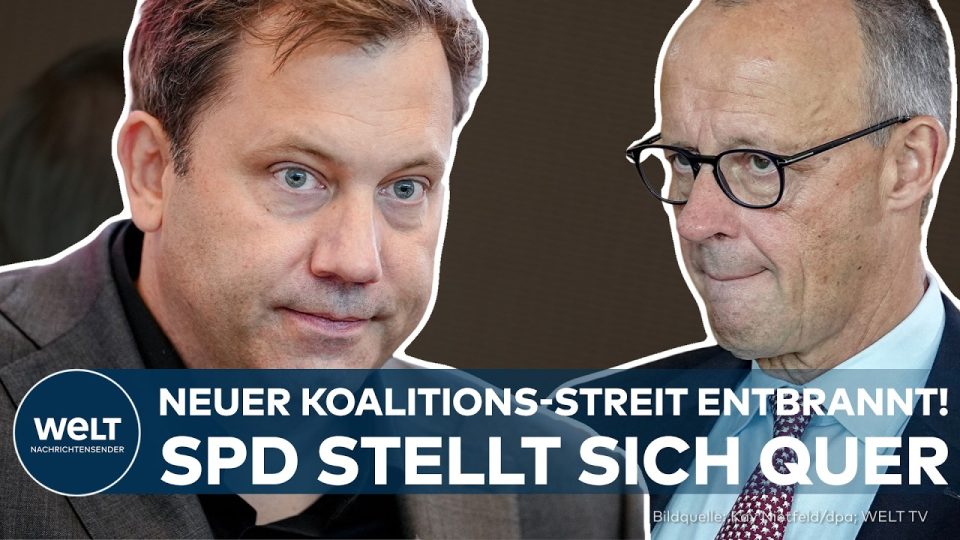 Symbolbild zur Pflegereform: Pflegerin hält Hand einer älteren Person, Streit um Eigenanteile im Bundeskabinett