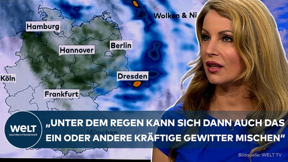 Herbstanfang Wetter – Dunkle Regenwolken über einer deutschen Stadt zum Herbstanfang – Wetter mit Regen und Wind