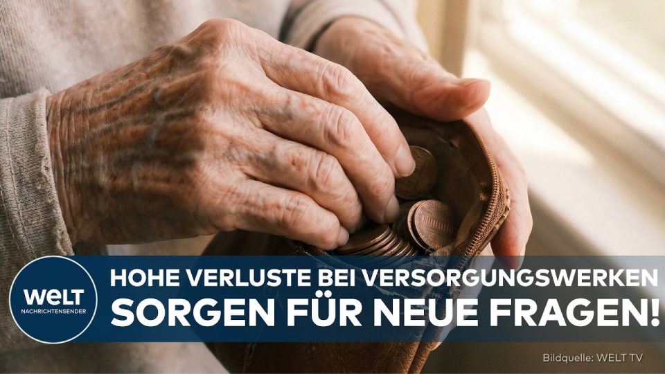 Symbolbild Versorgungswerke – Münzstapel und Rentendokumente stehen für die Altersvorsorge von Ärzten und Anwälten