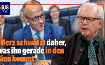 CDU soziale Gerechtigkeit – Friedrich Merz am Rednerpult, CDU-Logo im Hintergrund – Debatte um soziale Gerechtigkeit in der …
