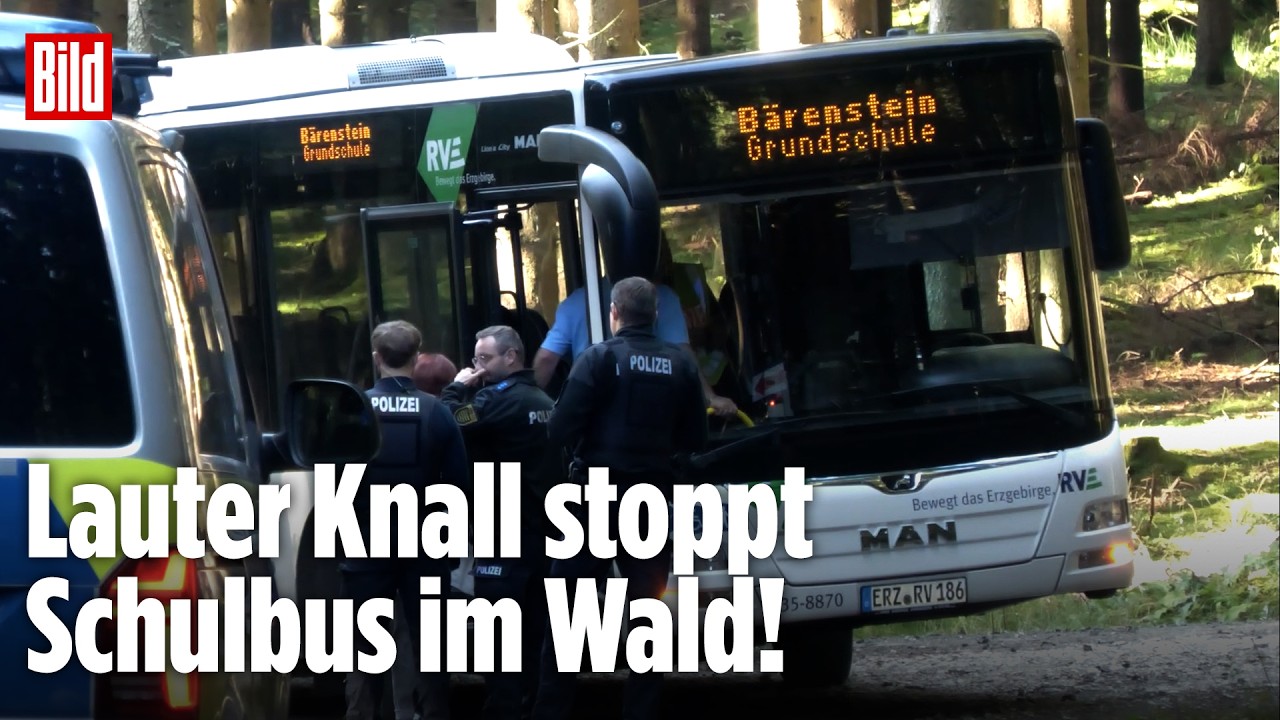 Schulbus-Unfall Erzgebirge – Rettungskräfte versorgen verletzte Kinder nach Schulbus-Unfall im Erzgebirge bei Oberwiesenthal
