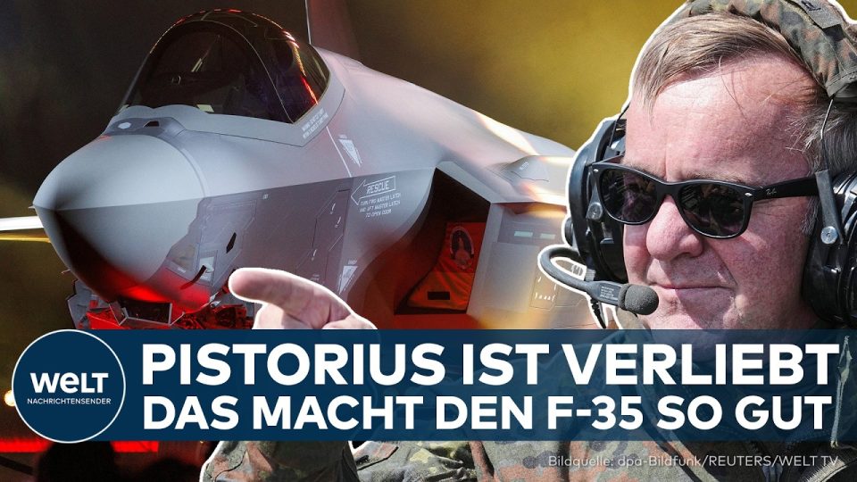 Erste deutsche F-35 Tarnkappen-Jet Maschine bei der Übergabe in Fort Worth, beleuchtet in Schwarz-Rot-Gold