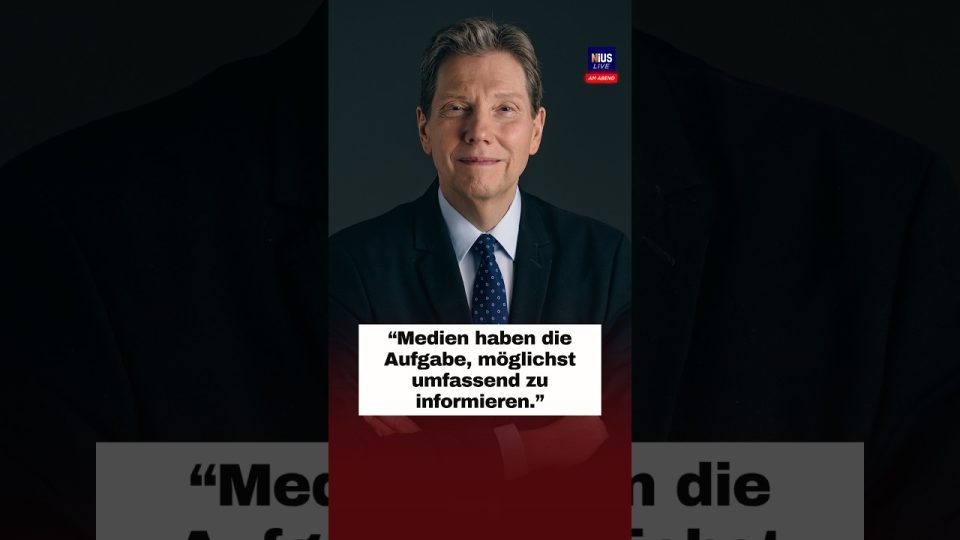 Kamera eines TV-Senders richtet sich auf Mikrofon bei Pressekonferenz – Debatte über Herkunft von Tätern in Medien