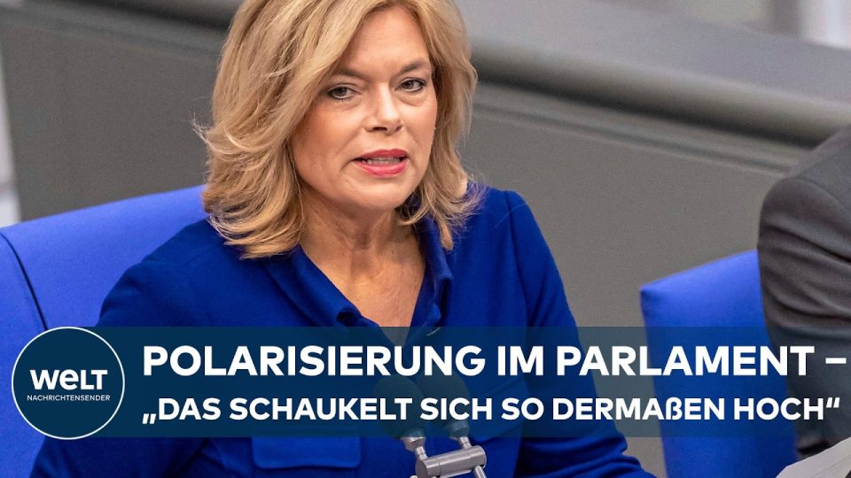 Bundestagspräsidentin Julia Klöckner am Rednerpult im Plenarsaal – Klöckner Bundestag Ordnungsruf gegen AfD und Linke