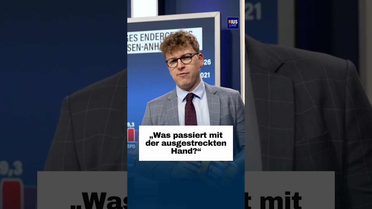 AfD-Politiker streckt bei Pressekonferenz die Hand aus – Symbol für mögliche AfD Koalition mit CDU