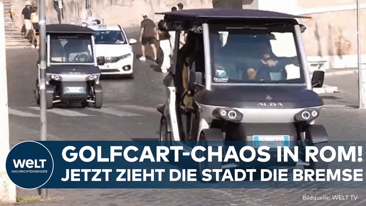 Elektro-Golfcart Rom – Elektro-Golfcarts mit Touristen fahren durch die historische Innenstadt von Rom vor dem Kolosseum