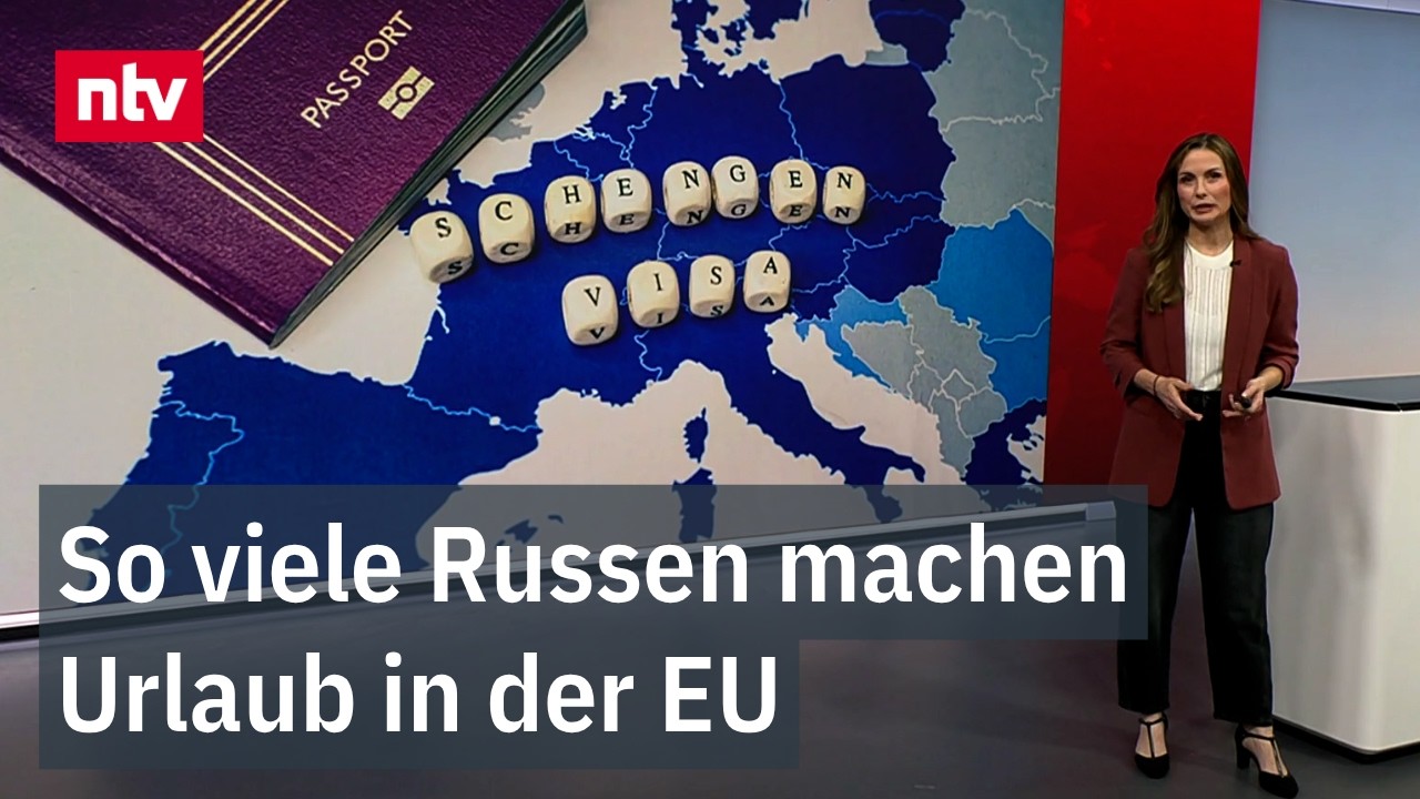 Russischer Reisepass neben einem Schengen-Visum – russische Touristenvisa für die EU sind seit 2022 stark eingeschränkt