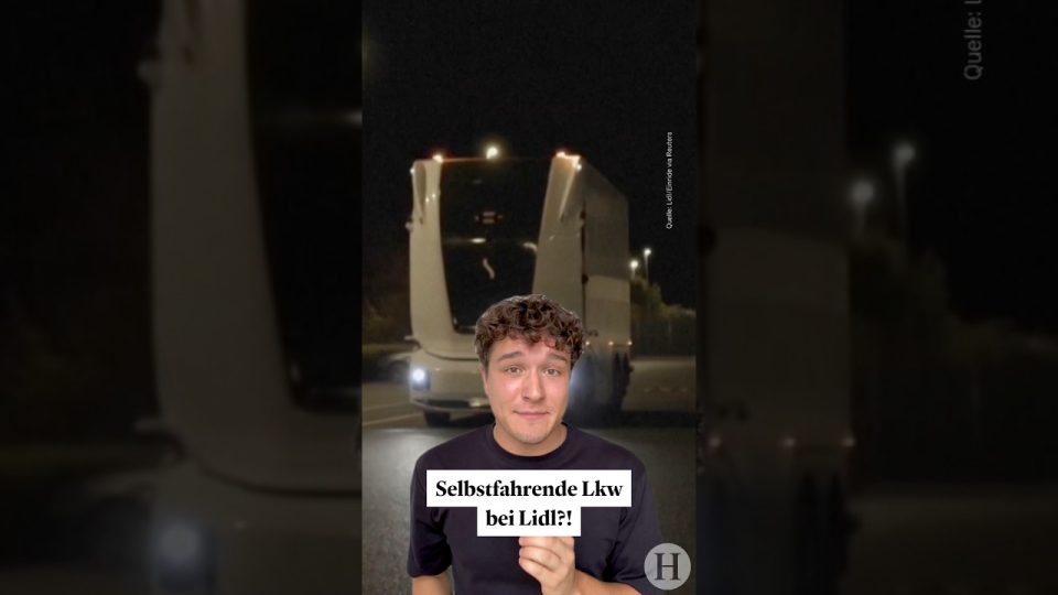 selbstfahrende Lkw – Kabinenloses selbstfahrendes Lkw-Fahrzeug von Einride bei einem Lidl-Logistiktest auf einem Betriebsgel…