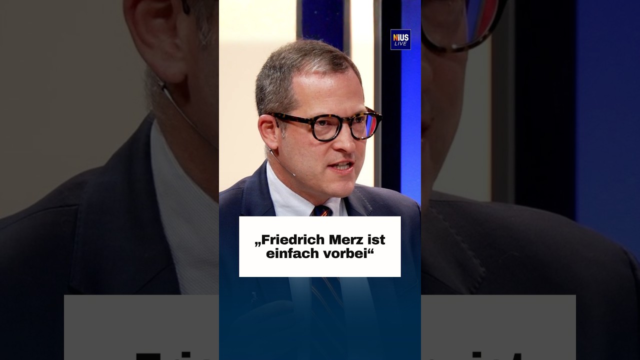 Friedrich Merz am Rednerpult im Deutschen Bundestag, sichtlich erschöpft – Fokus-Keyword Friedrich Merz