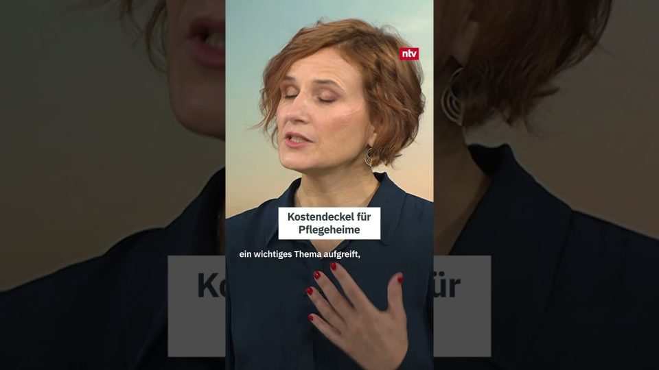 Pflegeheimbewohnerin sitzt im Rollstuhl, Diskussion um Deckel auf Pflegeheim-Eigenanteile