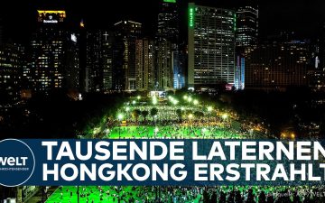 Leuchtende Laternen beim Mitherbstfest Hongkong im Victoria Park mit dem 8 Meter hohen Kunstbaum aus Nanjing