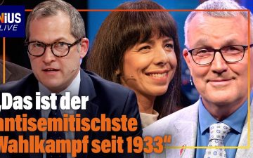 Wahlplakate zur Berliner Abgeordnetenhauswahl vor dem Roten Rathaus, im Vordergrund ein Wassermelonen-Anstecker als Symbol d…