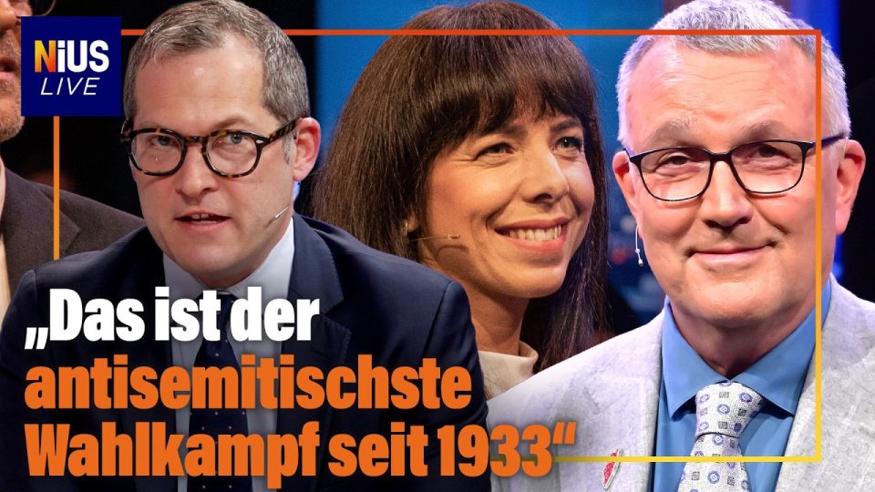 Wahlplakate zur Berliner Abgeordnetenhauswahl vor dem Roten Rathaus, im Vordergrund ein Wassermelonen-Anstecker als Symbol d…