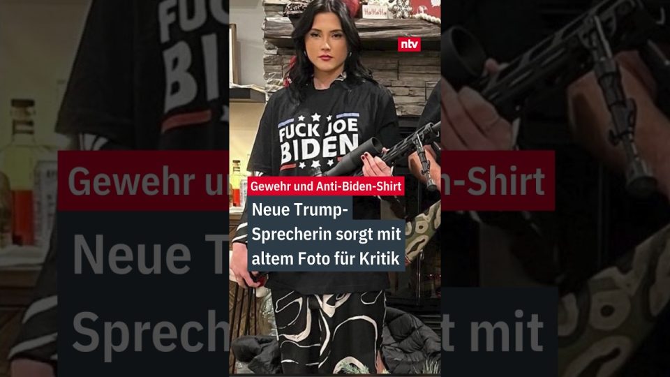 Trumps neue Sprecherin – Benny Ray Harmony, Trumps neue stellvertretende Pressesprecherin, steht wegen eines Fotos mit Geweh…