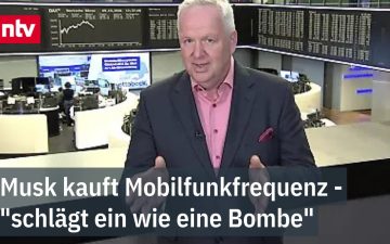 Starlink-Satelliten als Lichterkette am Nachthimmel – Starlink Mobilfunk soll Frequenzen am Boden nutzen